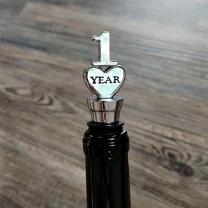 '1 year' wine bottle stopper